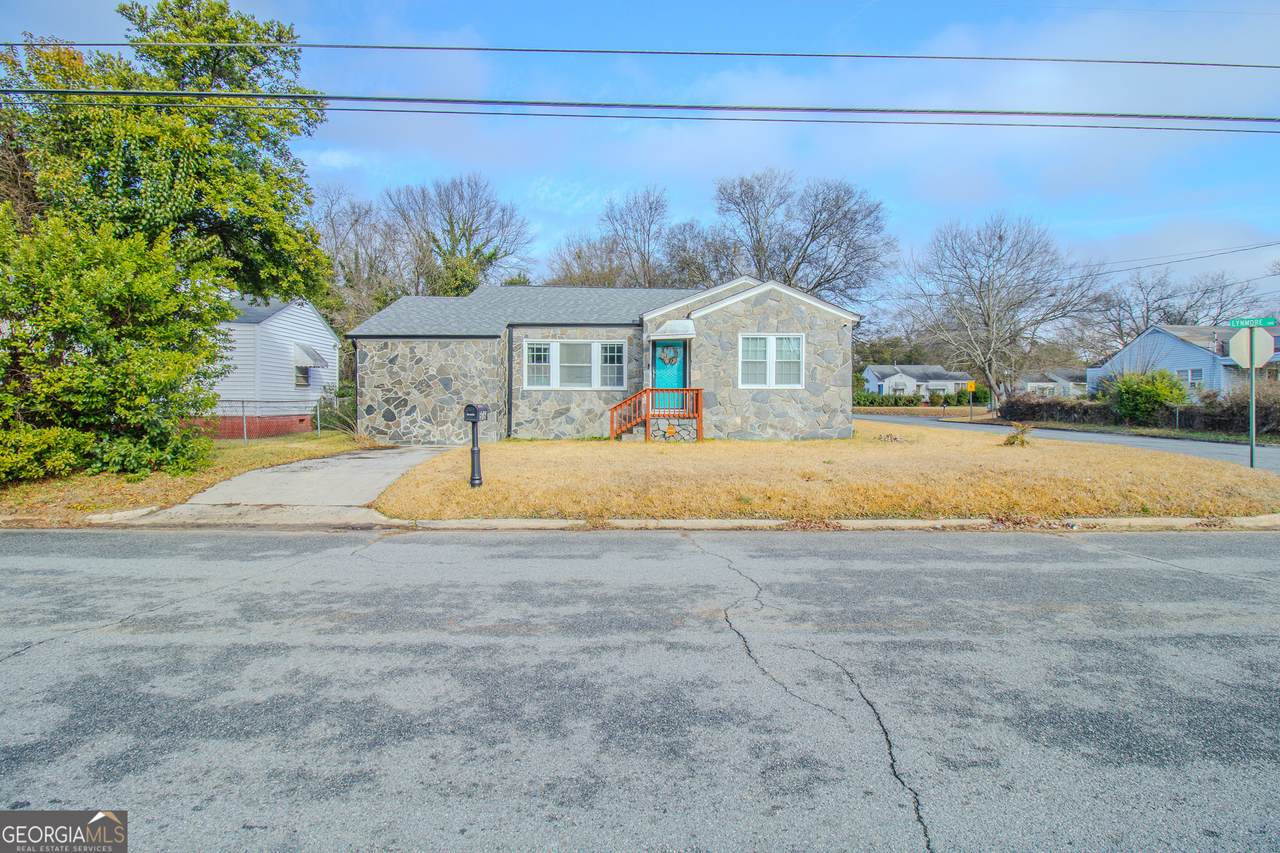 579 Lynmore Avenue - Photo 1