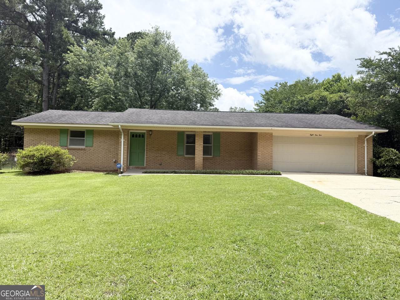 815 Mccurdy Blvd - Photo 1