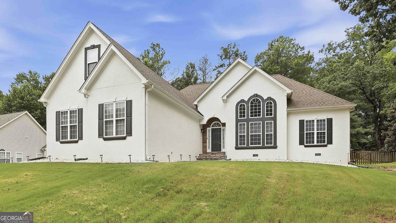 110 Lyndhurst Way - Photo 1