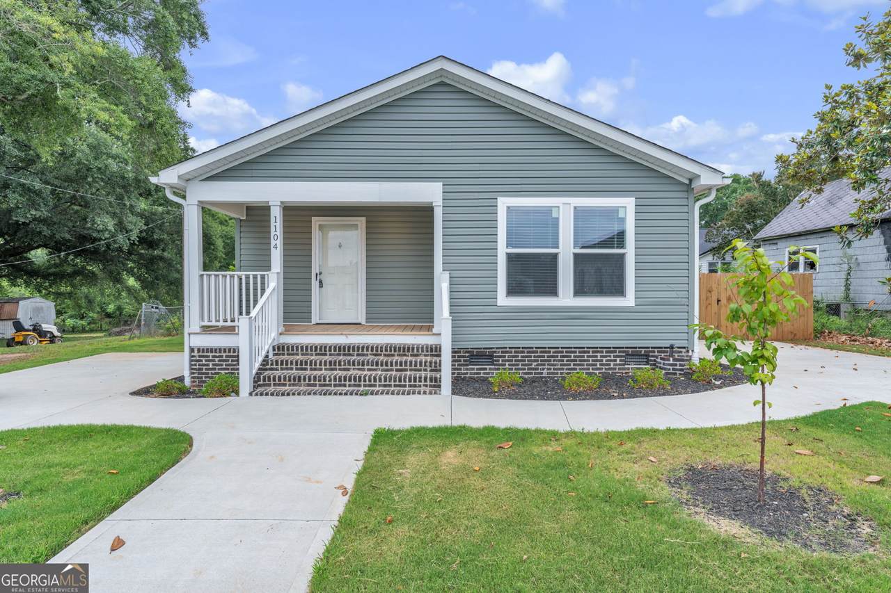 1104 Front Street - Photo 1