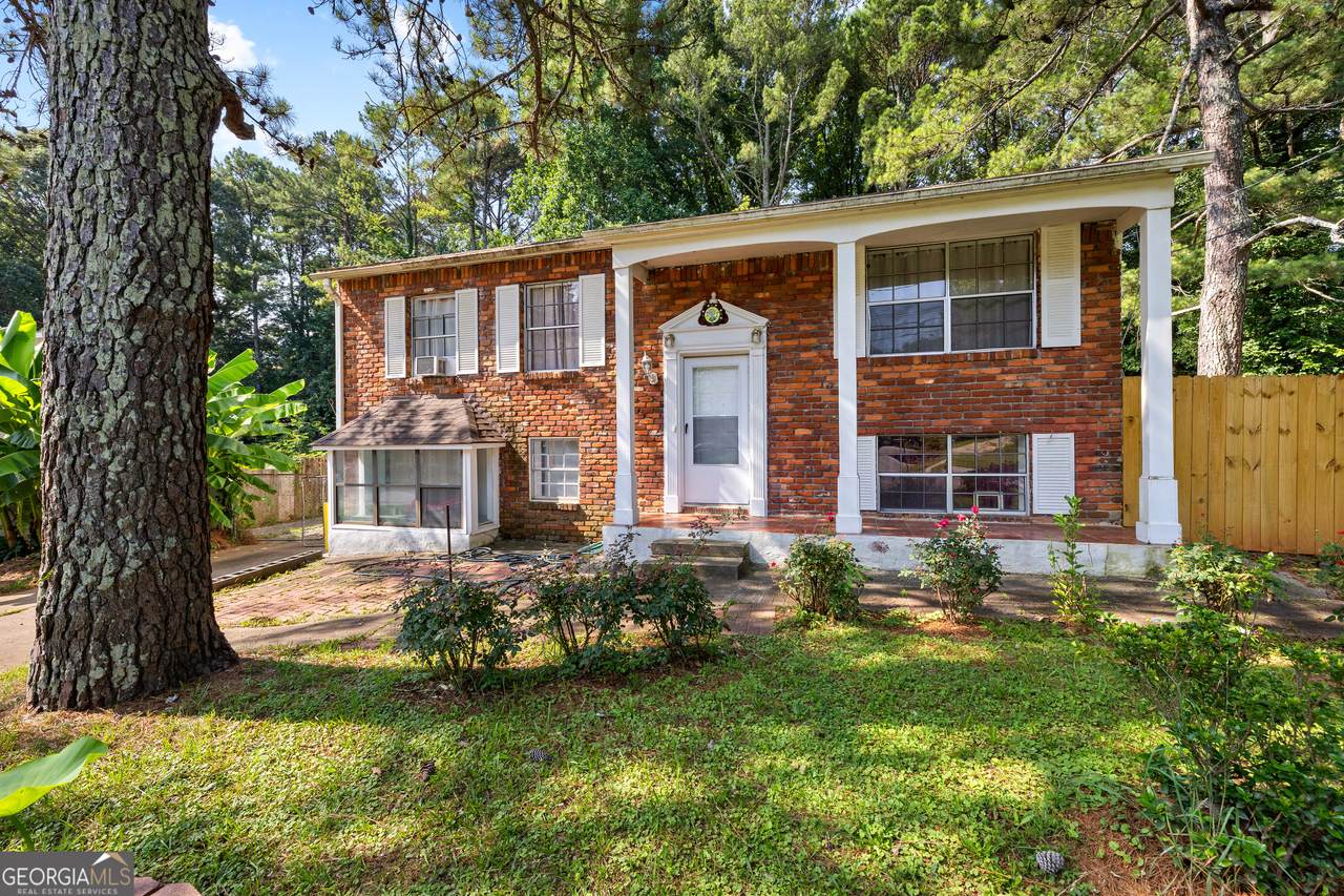 1025 Lynwood Place - Photo 1