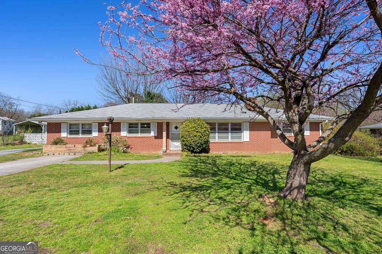 868 Fairview Avenue - Photo 1