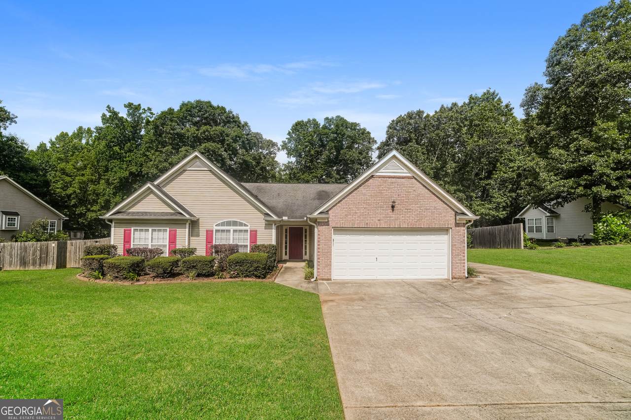 293 Hampton Oaks Circle - Photo 1