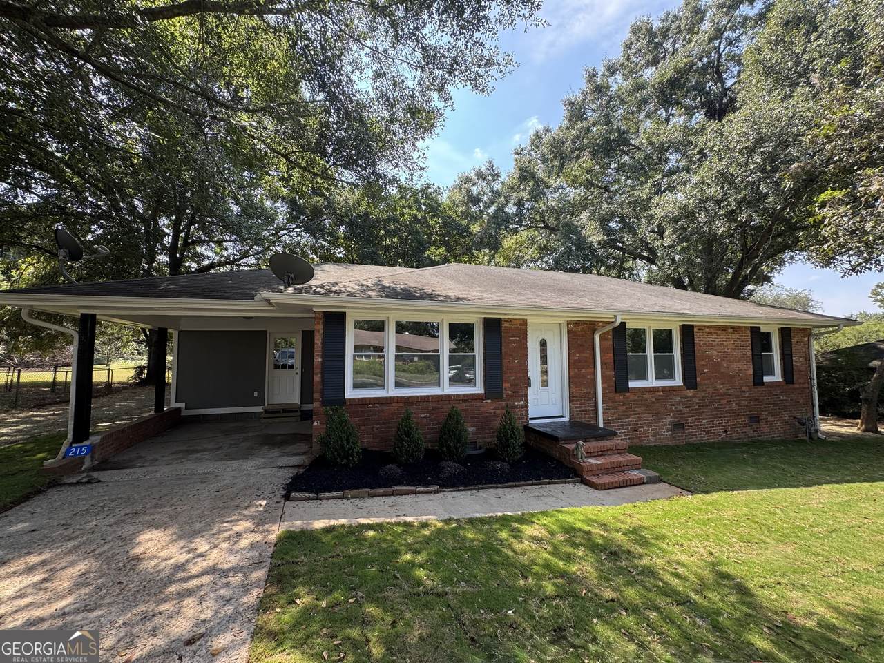 215 Denham Street - Photo 1