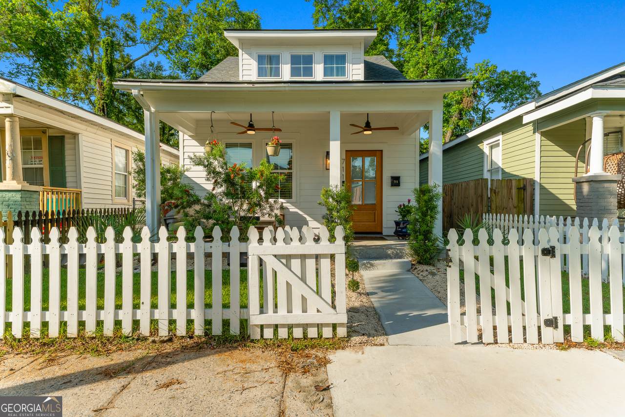 711 32nd Street - Photo 1