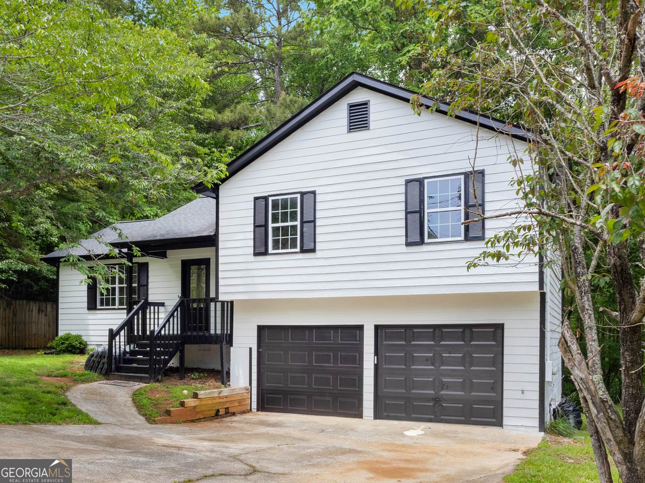 225 Hampton Drive - Photo 1