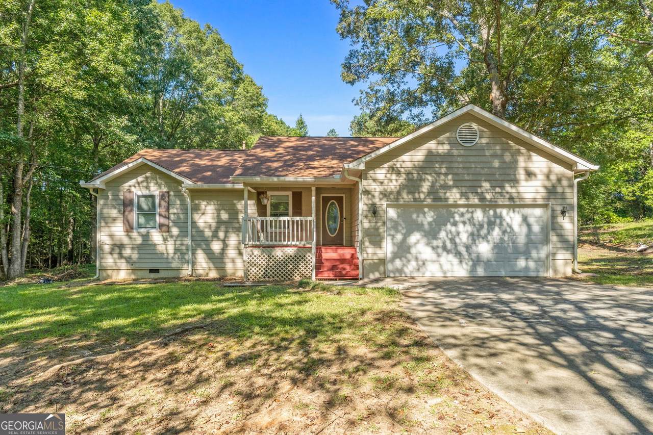 125 Pinewood Drive - Photo 1