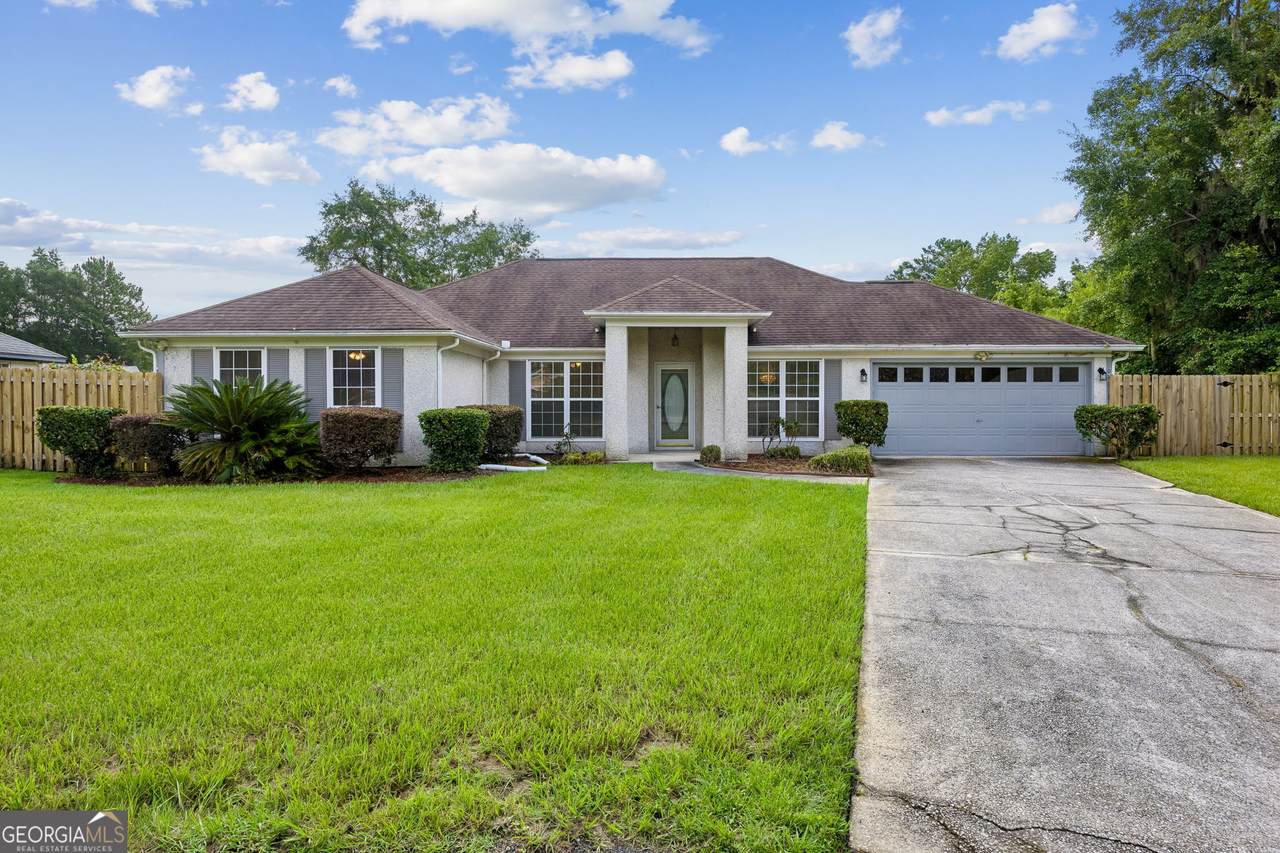 107 Woodridge Court - Photo 1