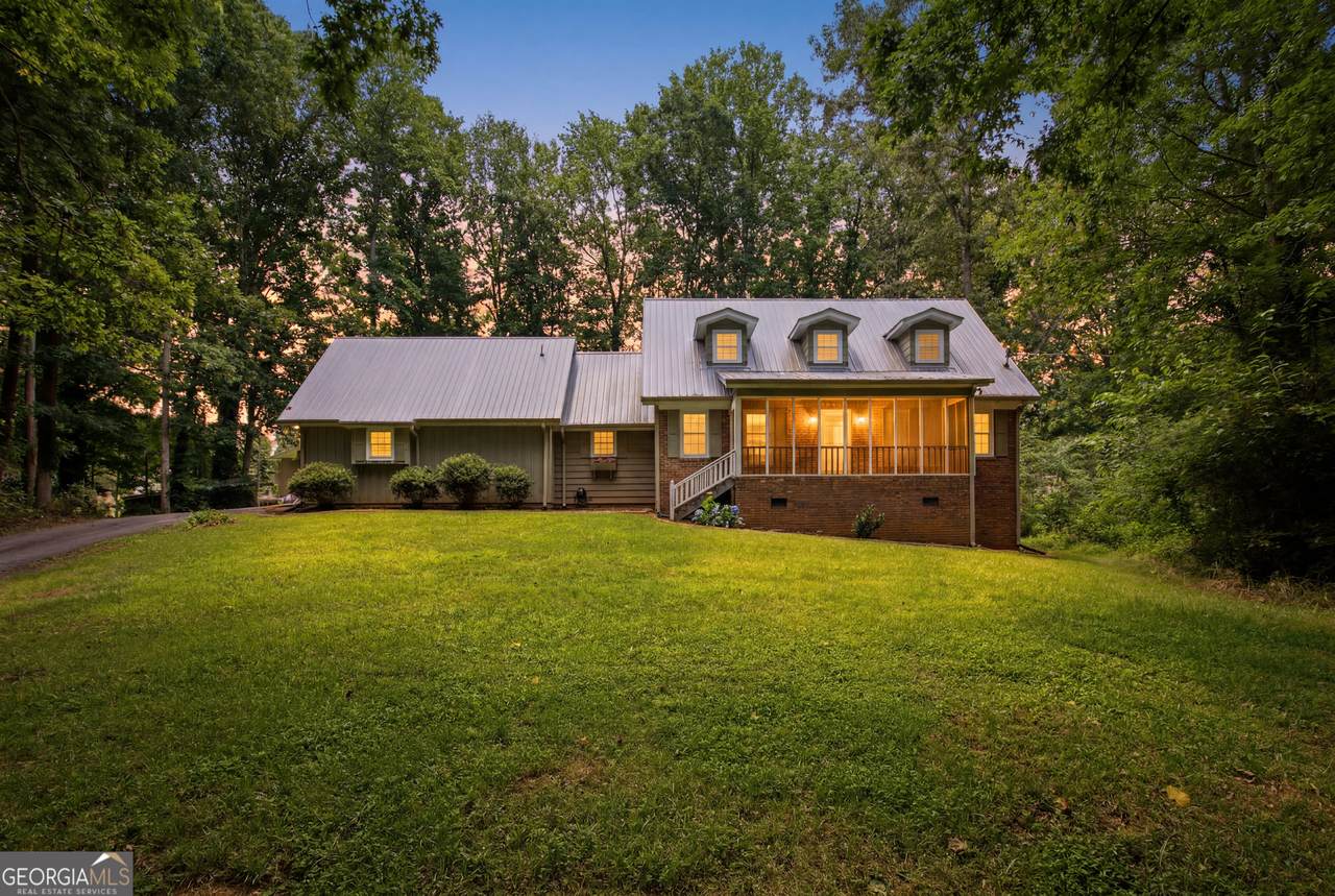 147 Ridgeway Circle - Photo 1