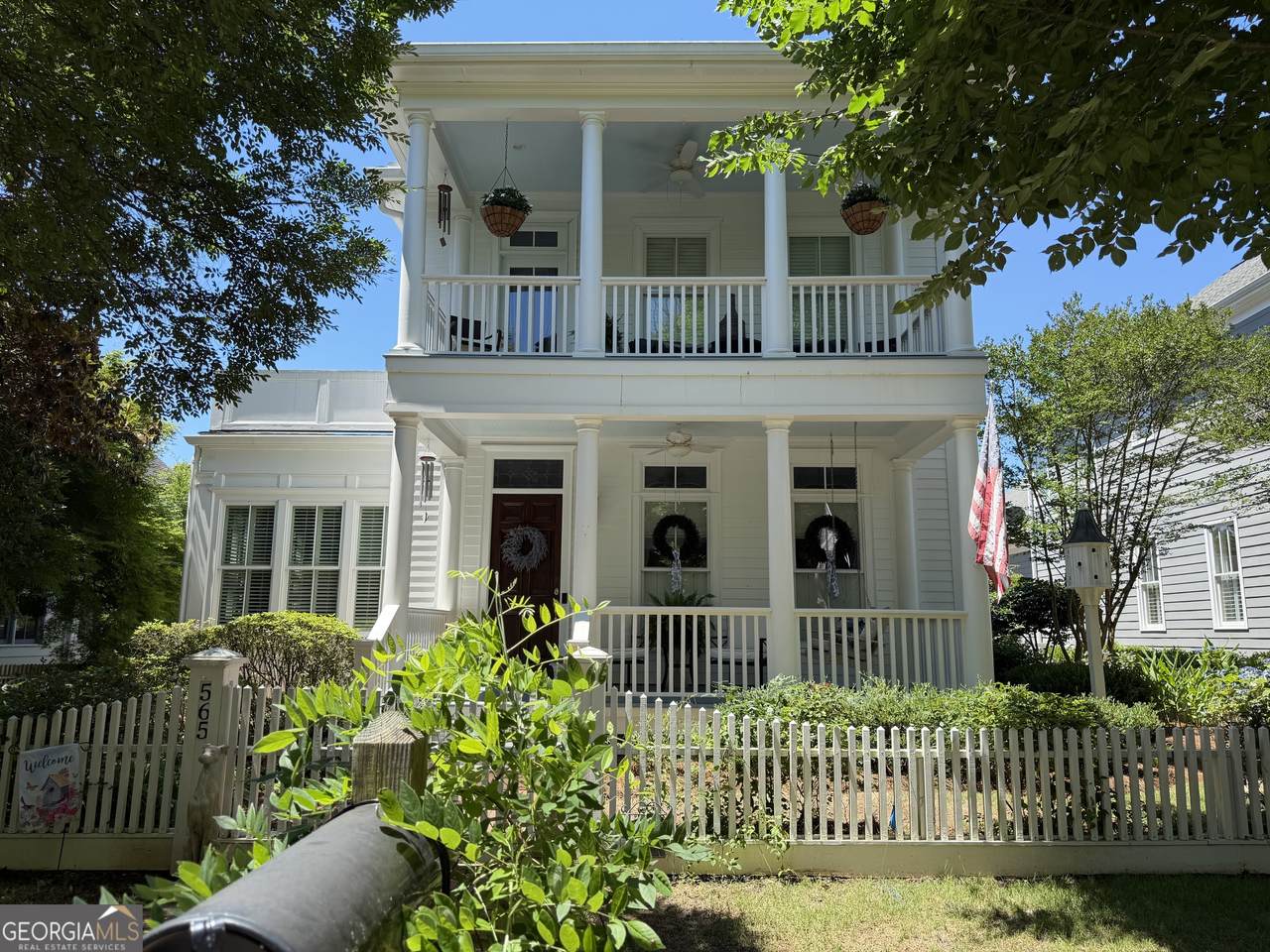 565 Sycamore Street - Photo 1