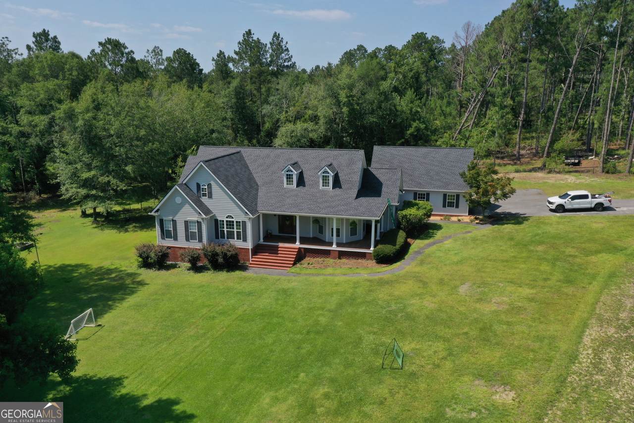220 Pinewood Drive - Photo 1