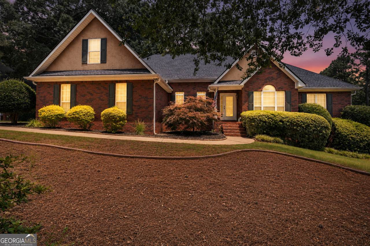 925 Champions Way - Photo 1