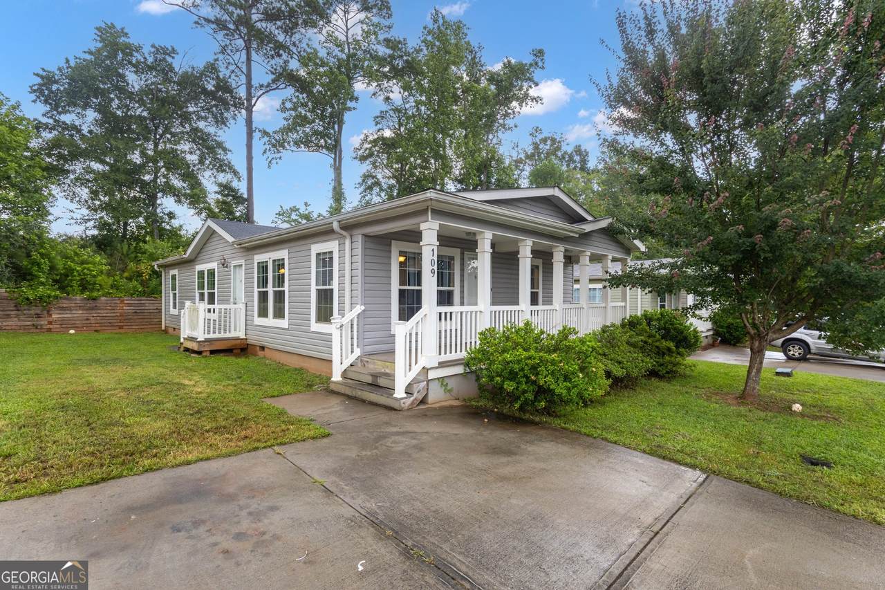 109 Willow Drive - Photo 1