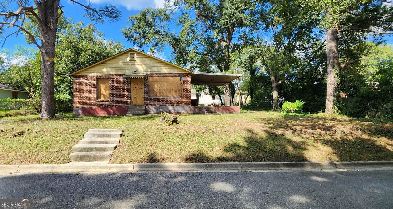 541 Straight Street - Photo 1