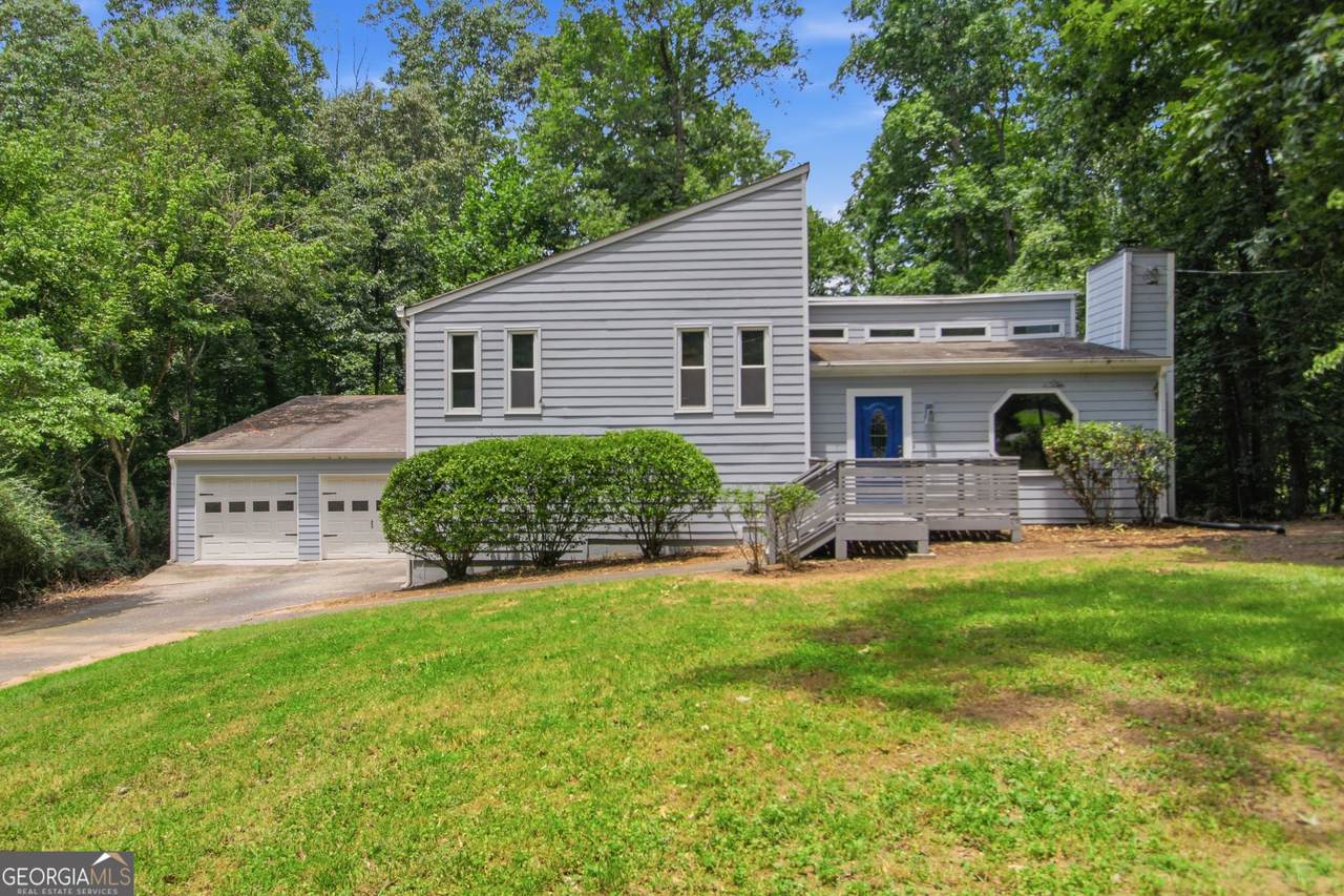 1035 Lakewood Drive - Photo 1