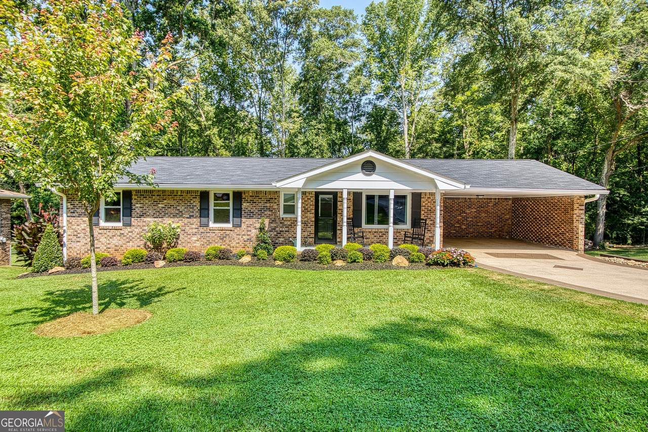 27 Lynhaven Drive - Photo 1