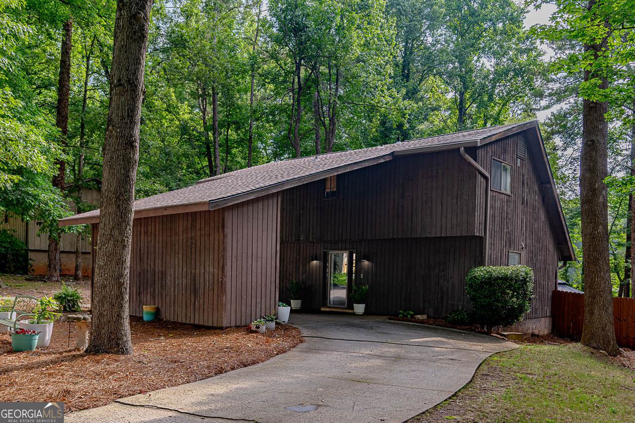 552 Edgefield Drive - Photo 1