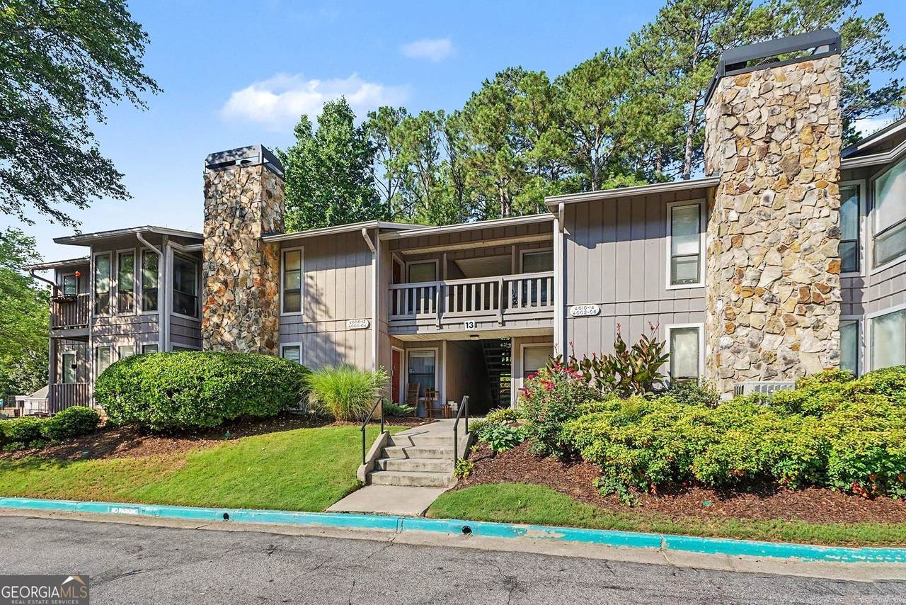 4004 Woodridge Way - Photo 1