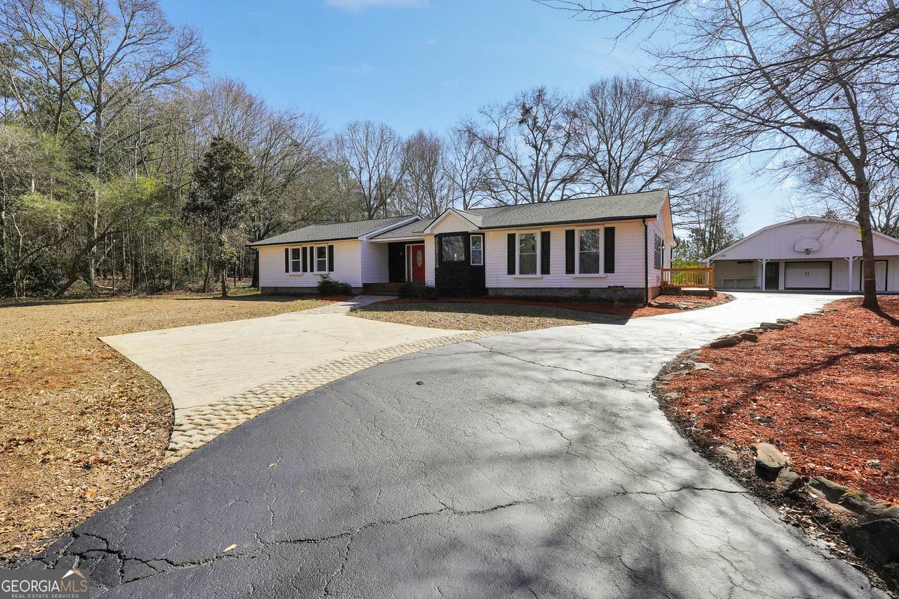 140 Heritage Circle - Photo 1