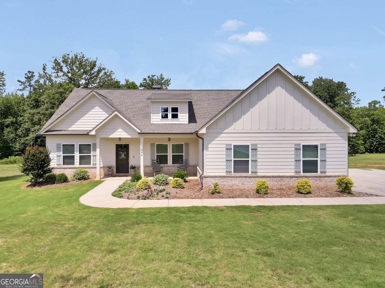 203 Oak Ridge Drive - Photo 1