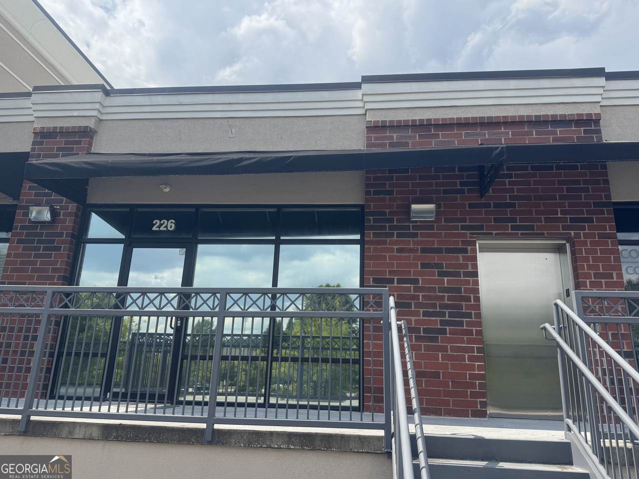 302 Satellite Boulevard - Photo 1