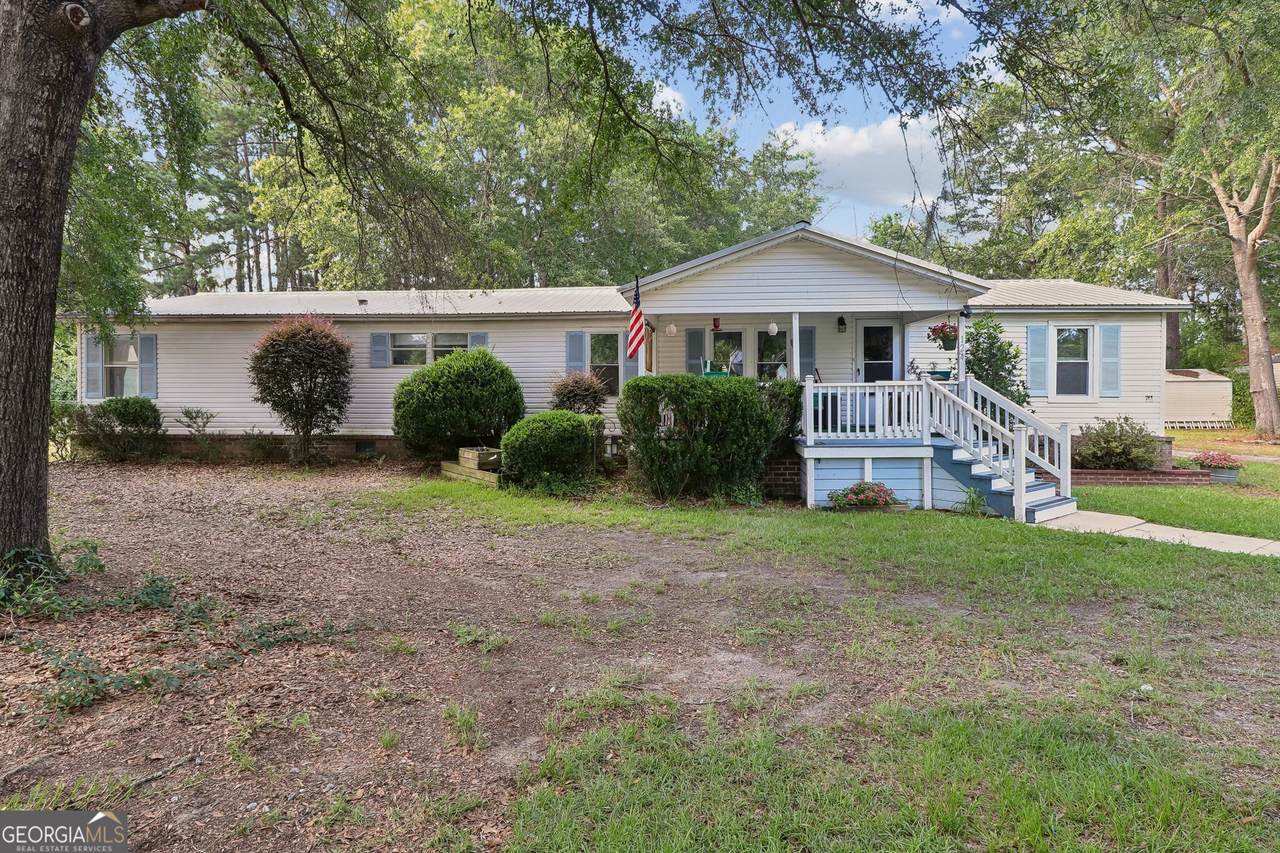 124 Edgewater Drive - Photo 1