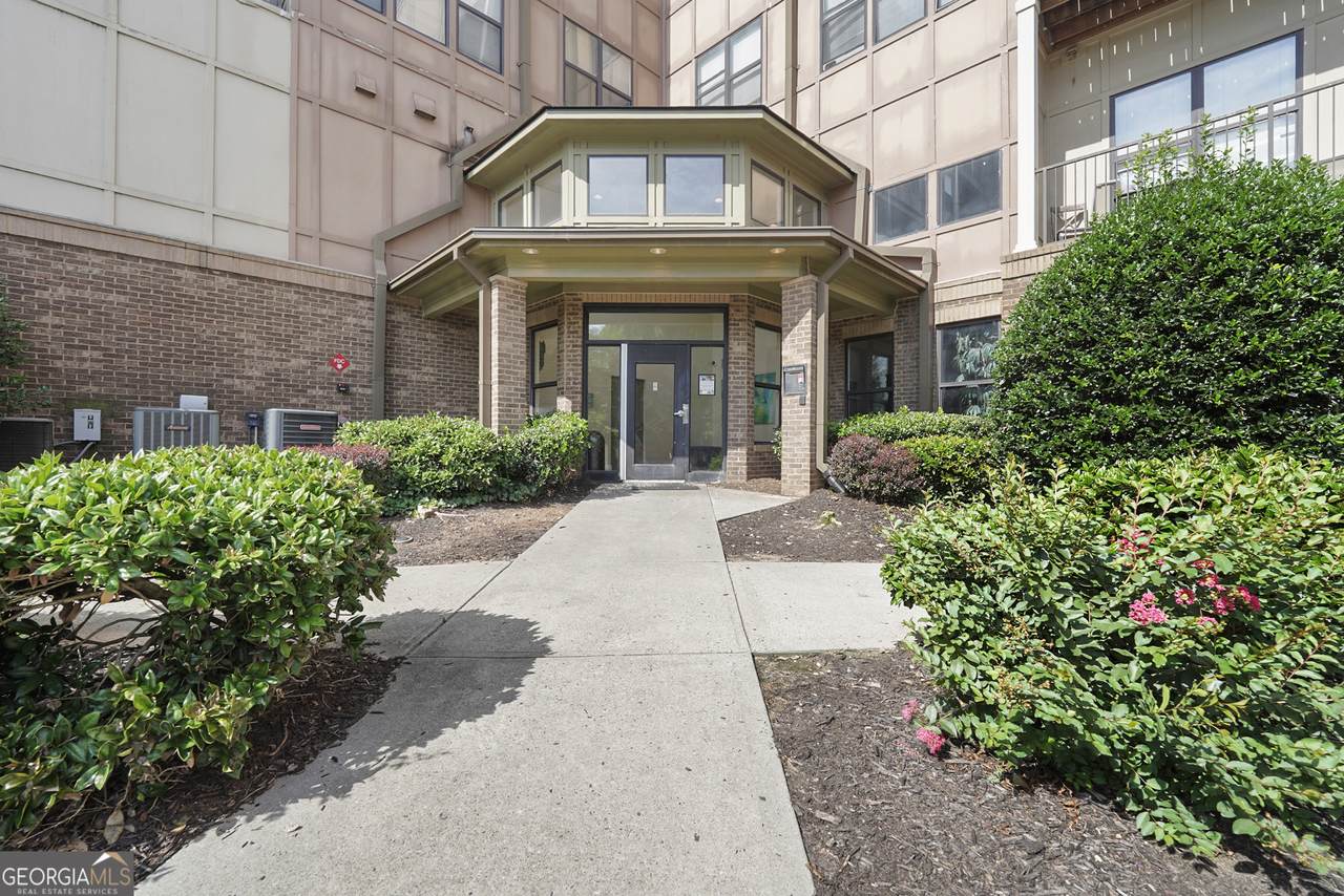 898 Oak Street - Photo 1