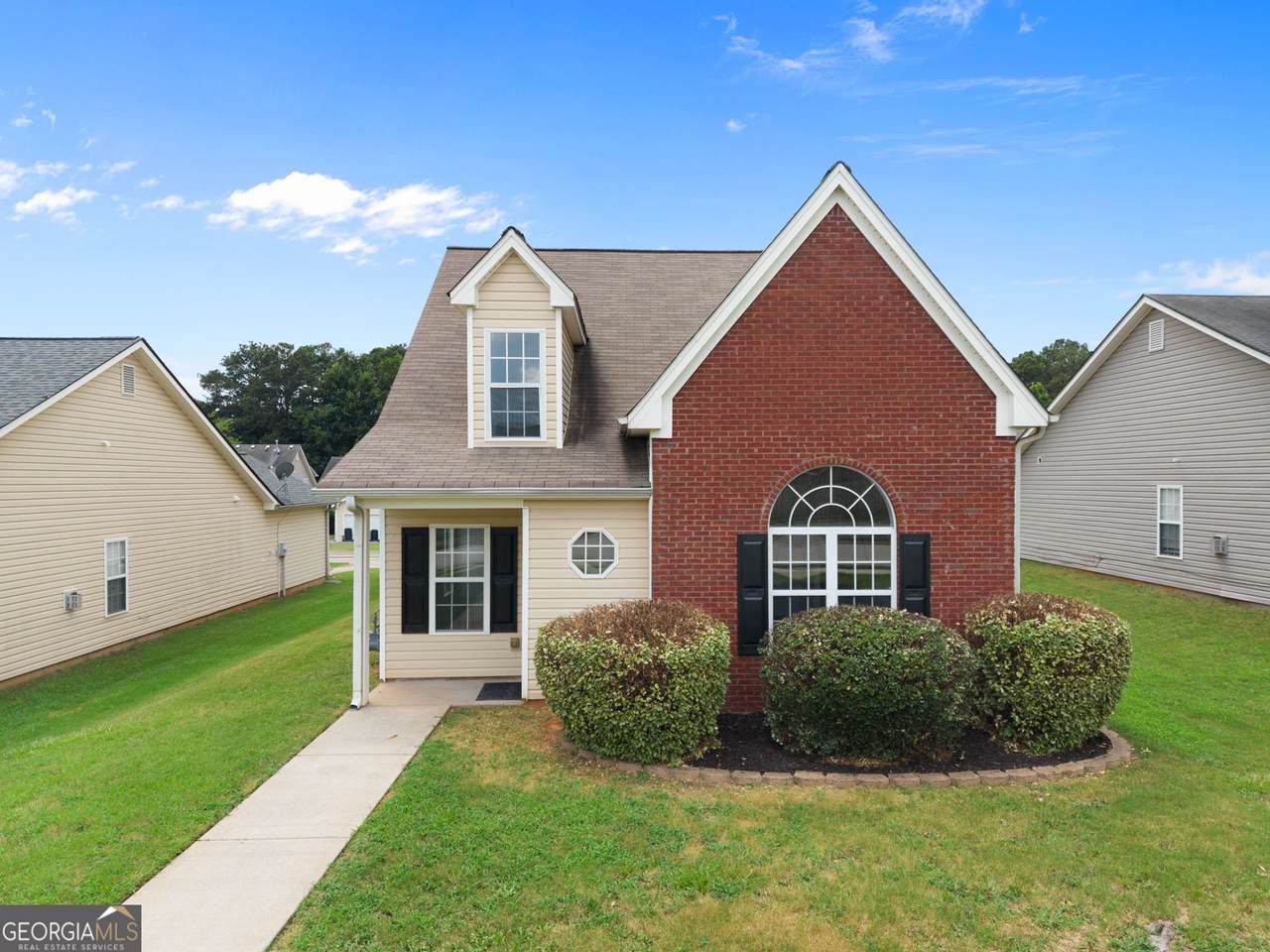 1470 Lafayette Square - Photo 1