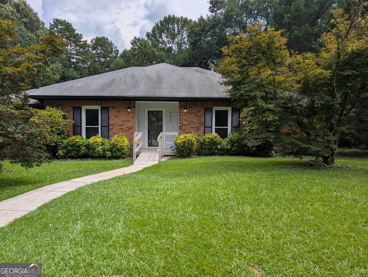402 Pheasant Run - Photo 1