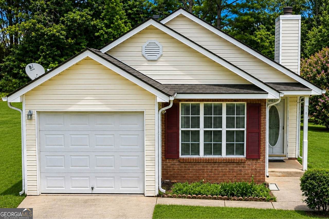 121 Samanthas Way - Photo 1
