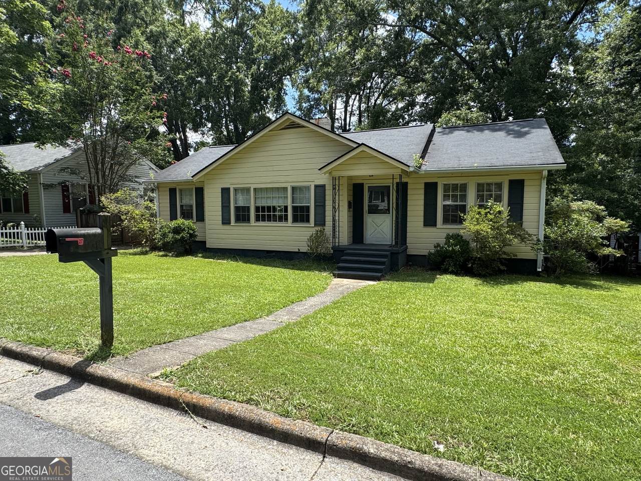 312 Roswell Avenue - Photo 1