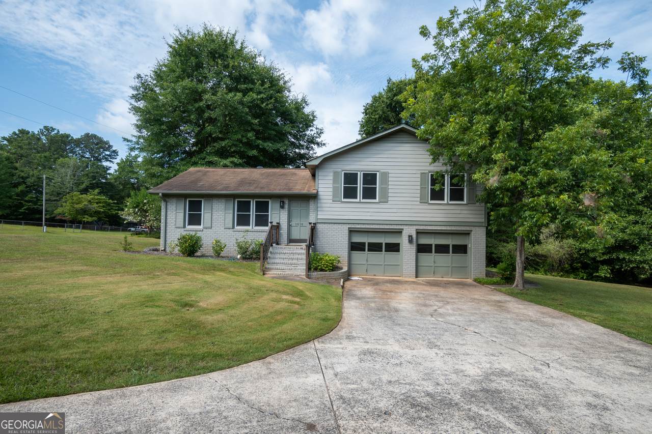 1030 Carriage Hill Road - Photo 1