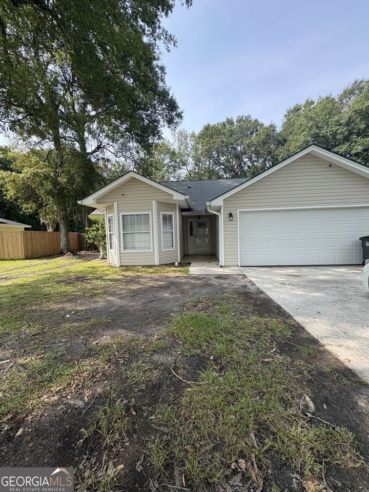 112 Boxwood Court - Photo 1