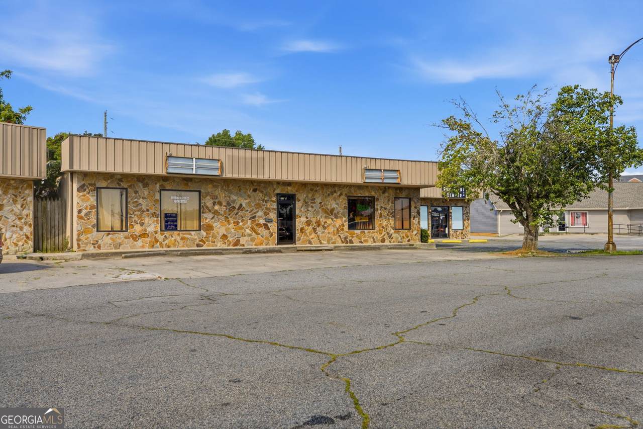 217 Commercial Circle - Photo 1