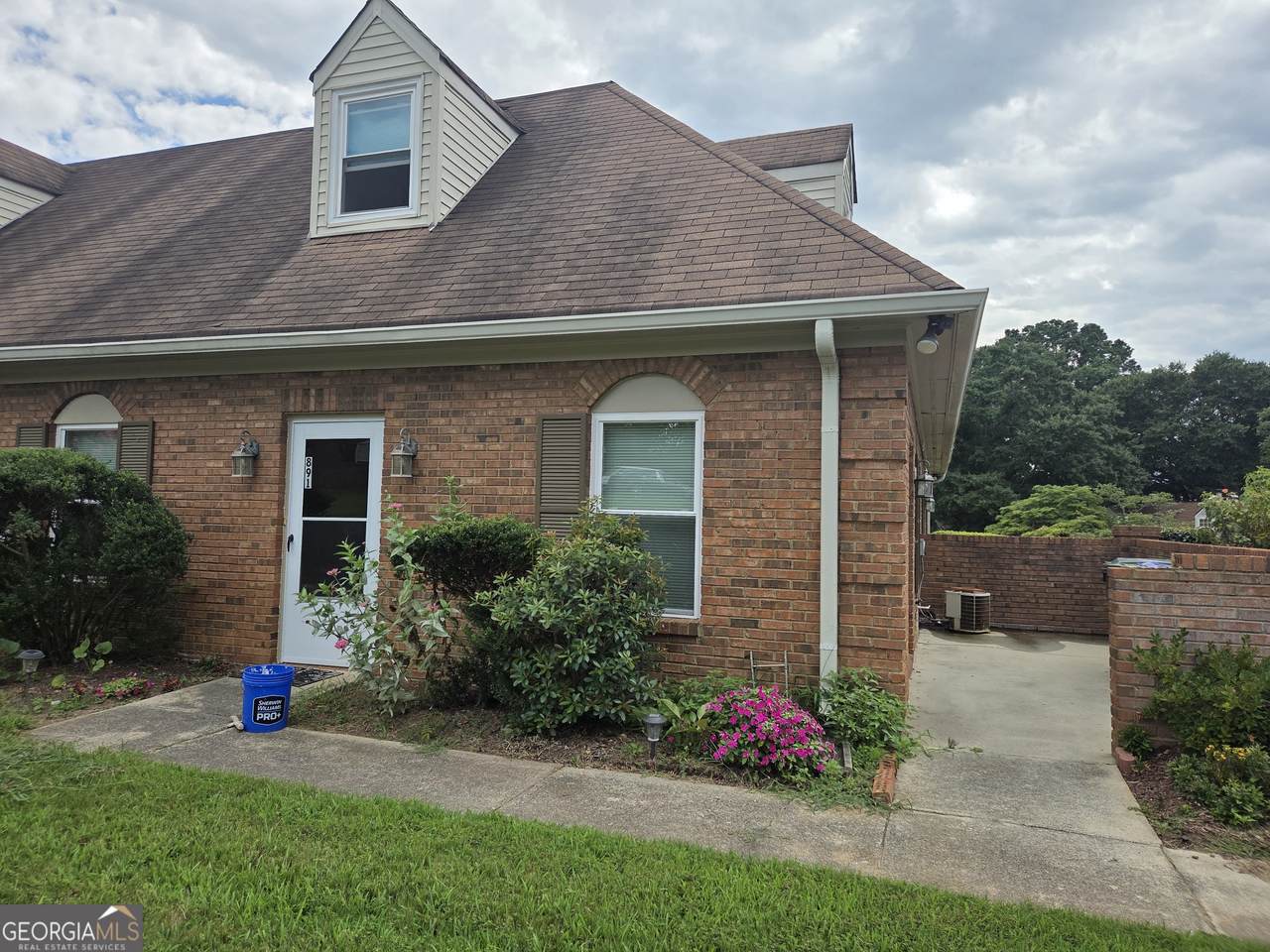 893 Park Place - Photo 1