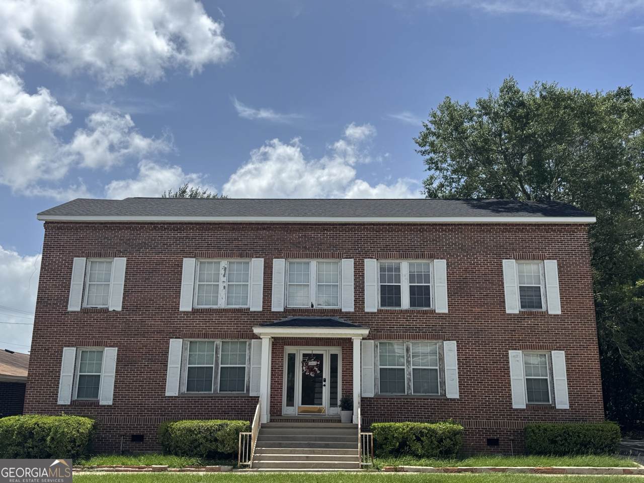 311 Broad - Photo 1