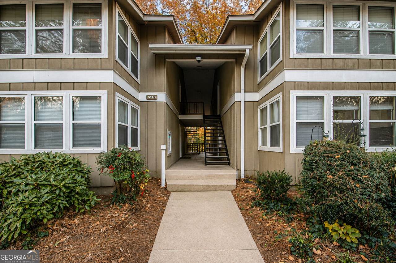 5143 Roswell Road - Photo 1