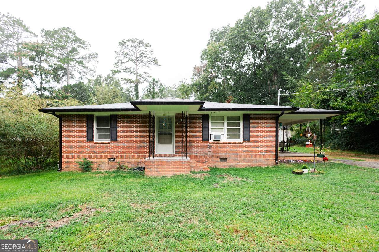 109 Laurel Street - Photo 1