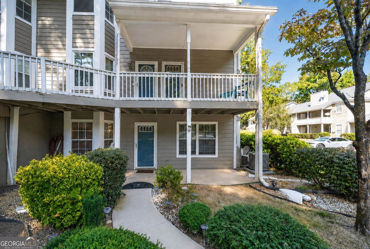 6431 Oakleaf Way - Photo 1
