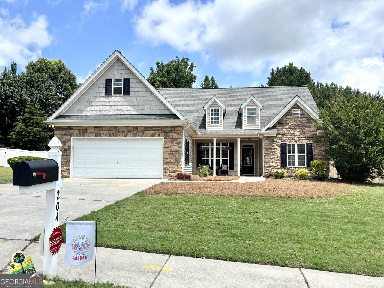 204 Magnolia Street - Photo 1