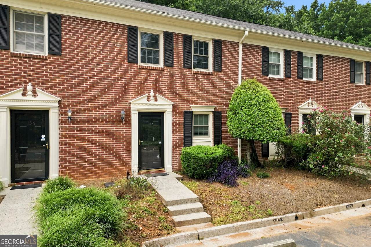 135 Sterling Court - Photo 1