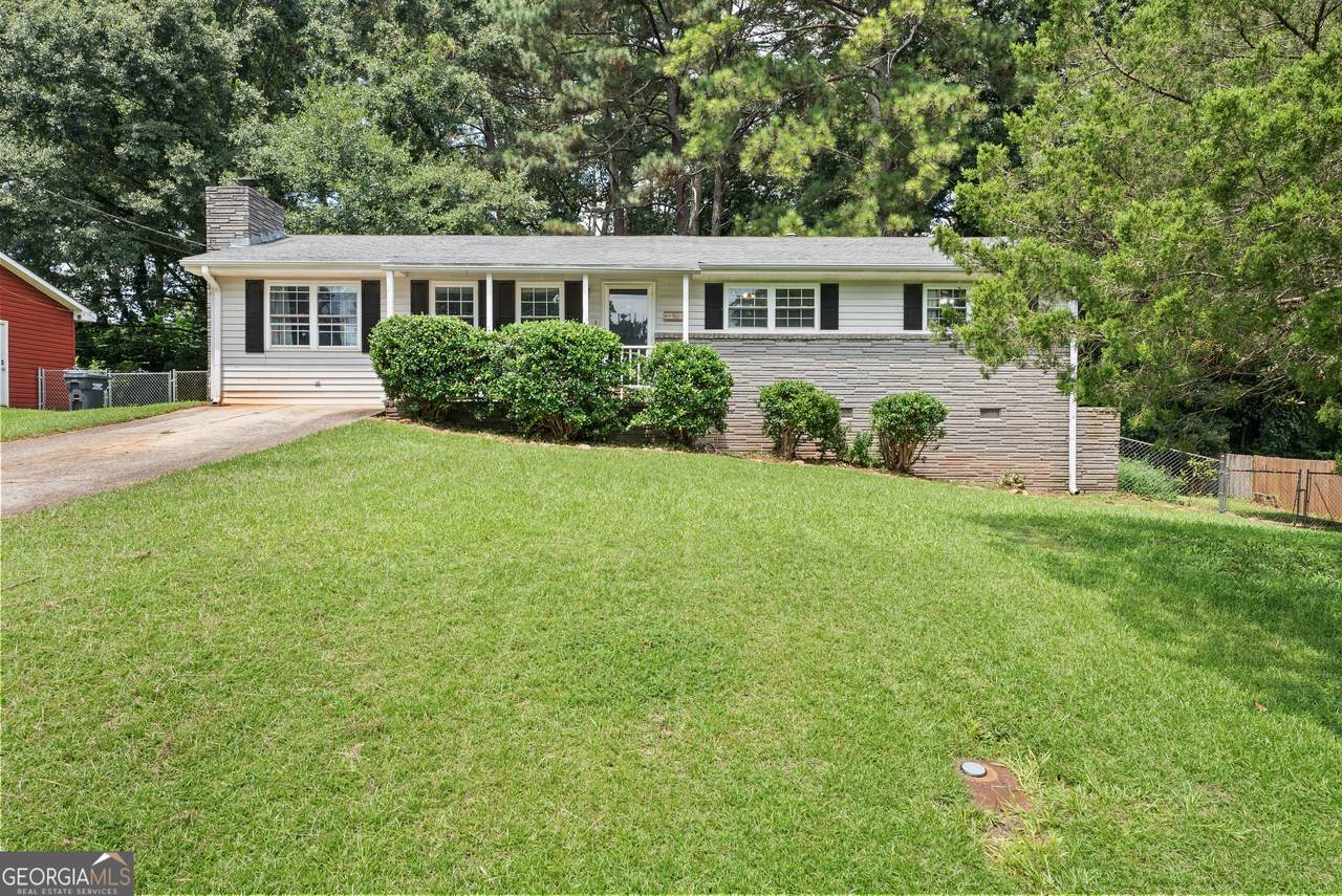 900 Carlton Drive - Photo 1