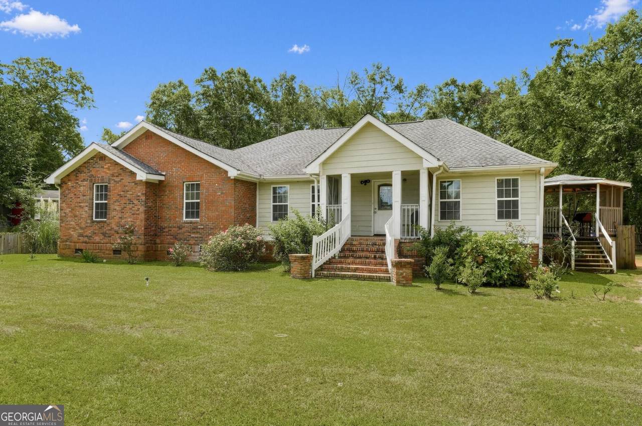 3020 Woodridge Court - Photo 1