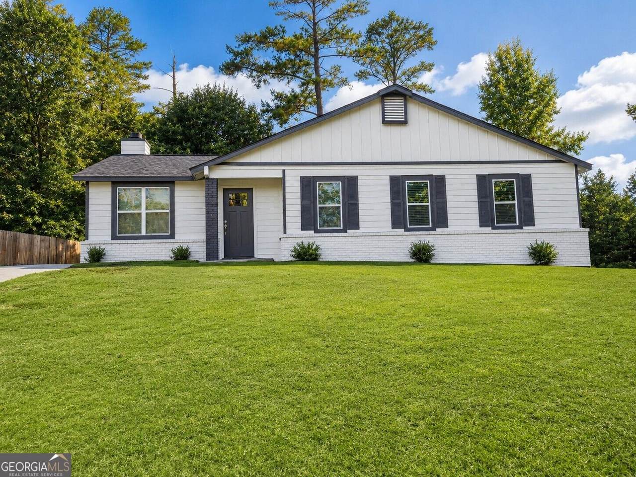 7791 Chase Woods Drive - Photo 1