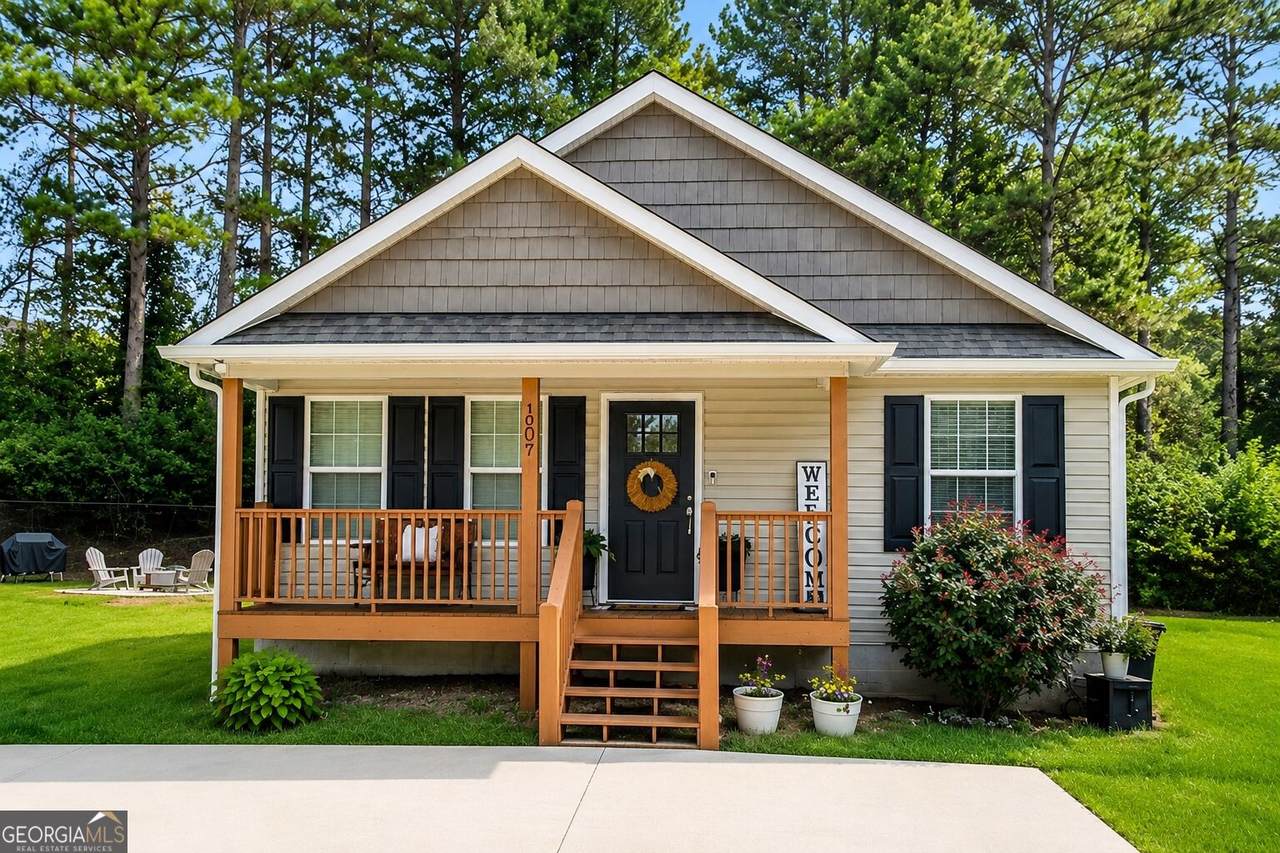 209 Roslyn Court - Photo 1