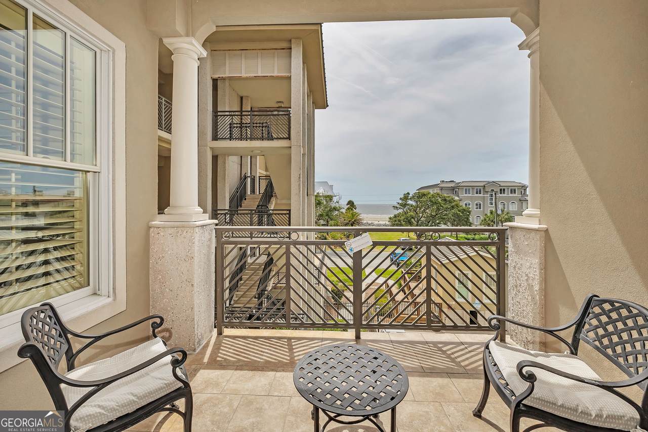 1015 Beachview Drive - Photo 1