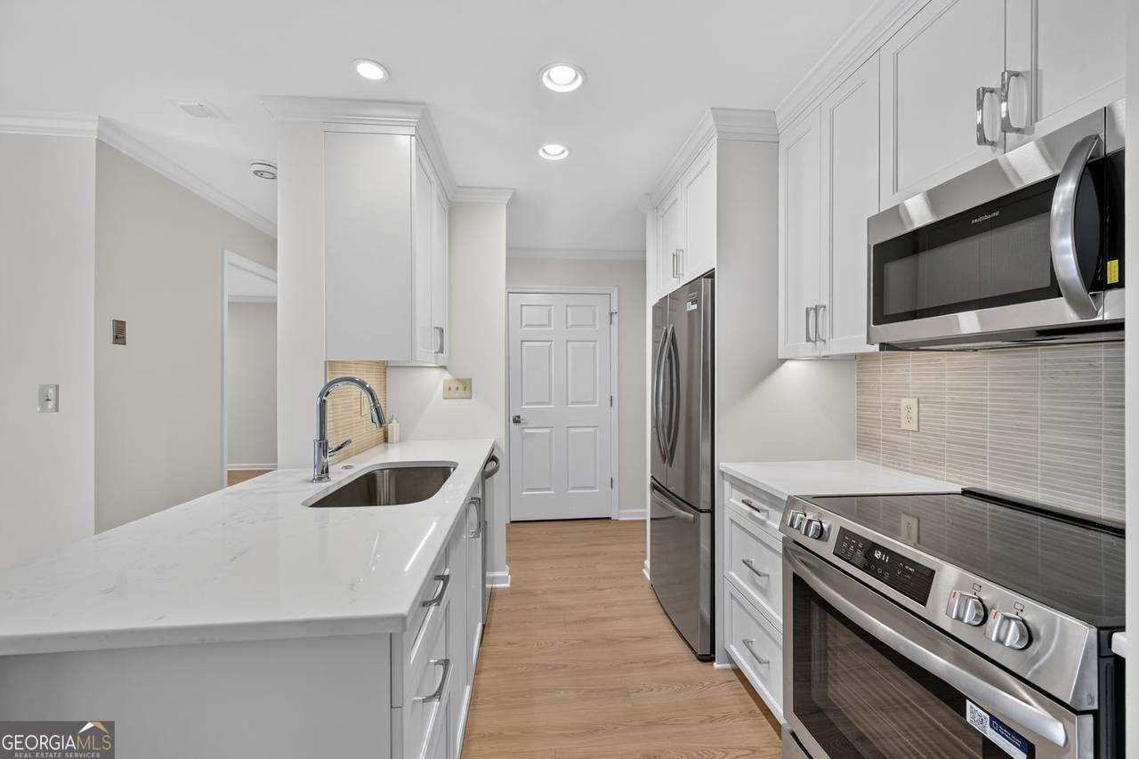 300 Johnson Ferry Rd, Road - Photo 1