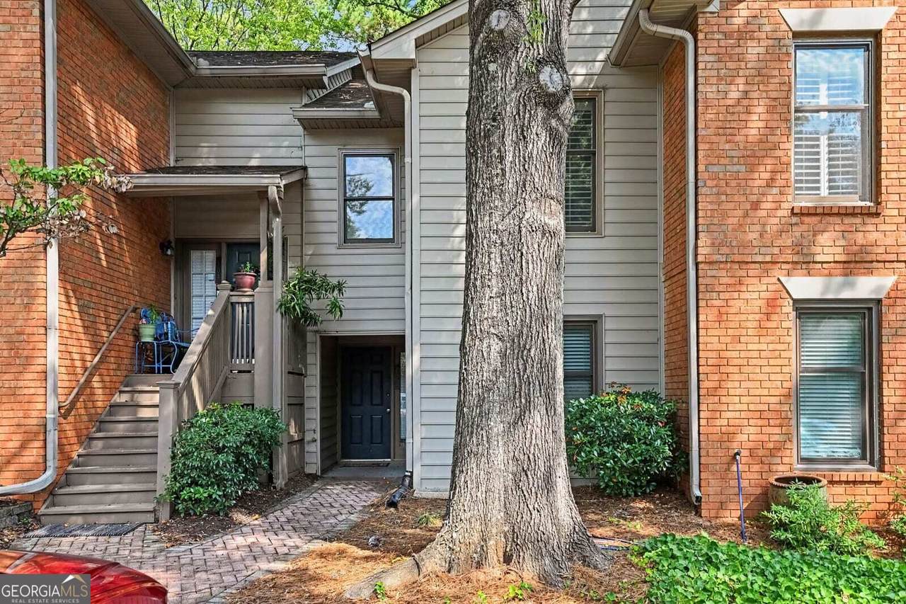 105 Garden Court - Photo 1