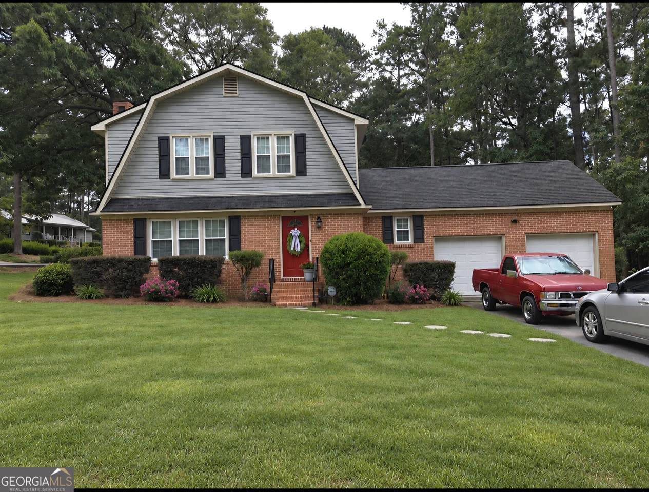 120 Lynn Place - Photo 1