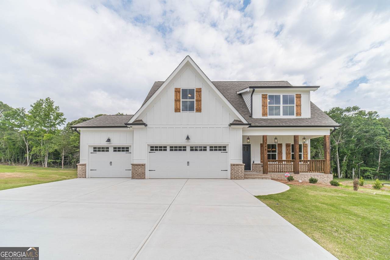 348 Pinewood Drive - Photo 1